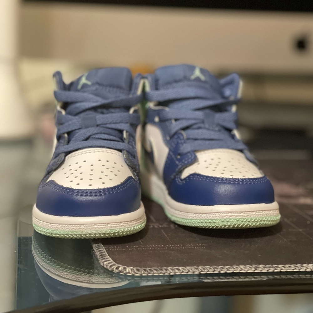 Nike Air Jordan 1 - Picture 3 of 5